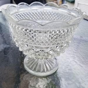 VINTAGE PINWHEEL CRYSTAL FOOTED FRUIT BOWL